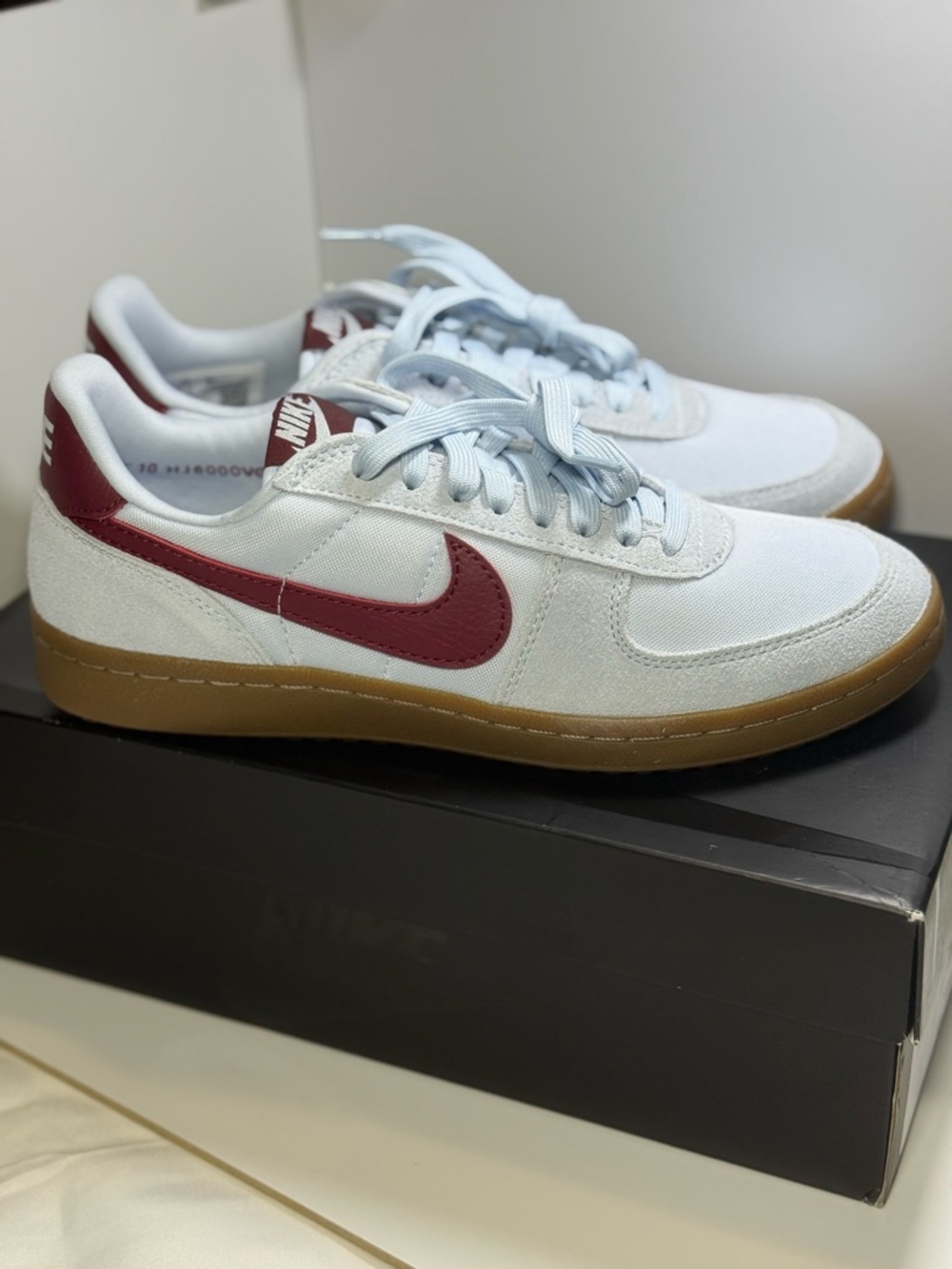 Nike Field General Low Women’s Size 10/ men’s 8.5/light blue whit Red,Gum Sole